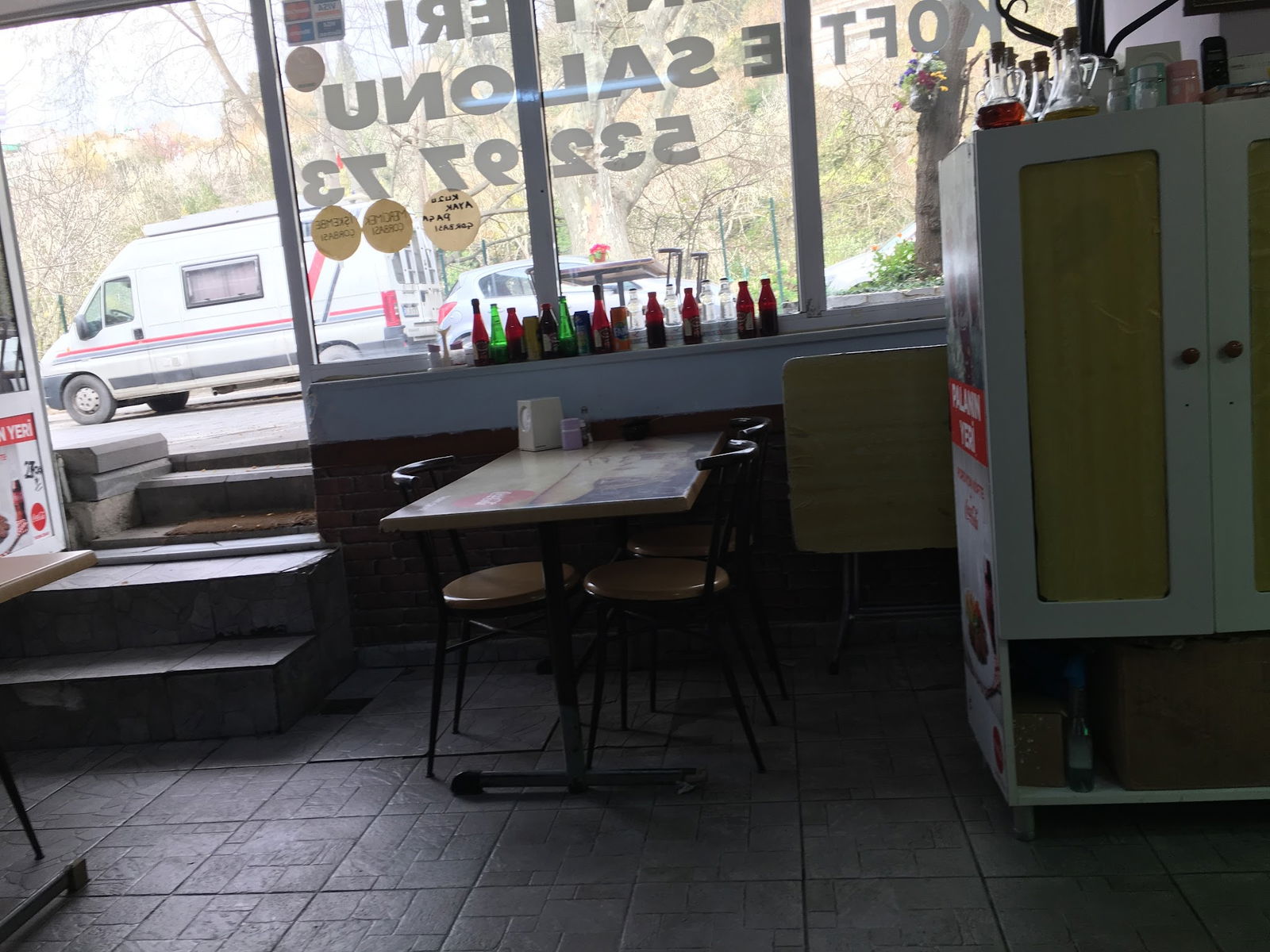 Palanın Yeri Köfte Salonu