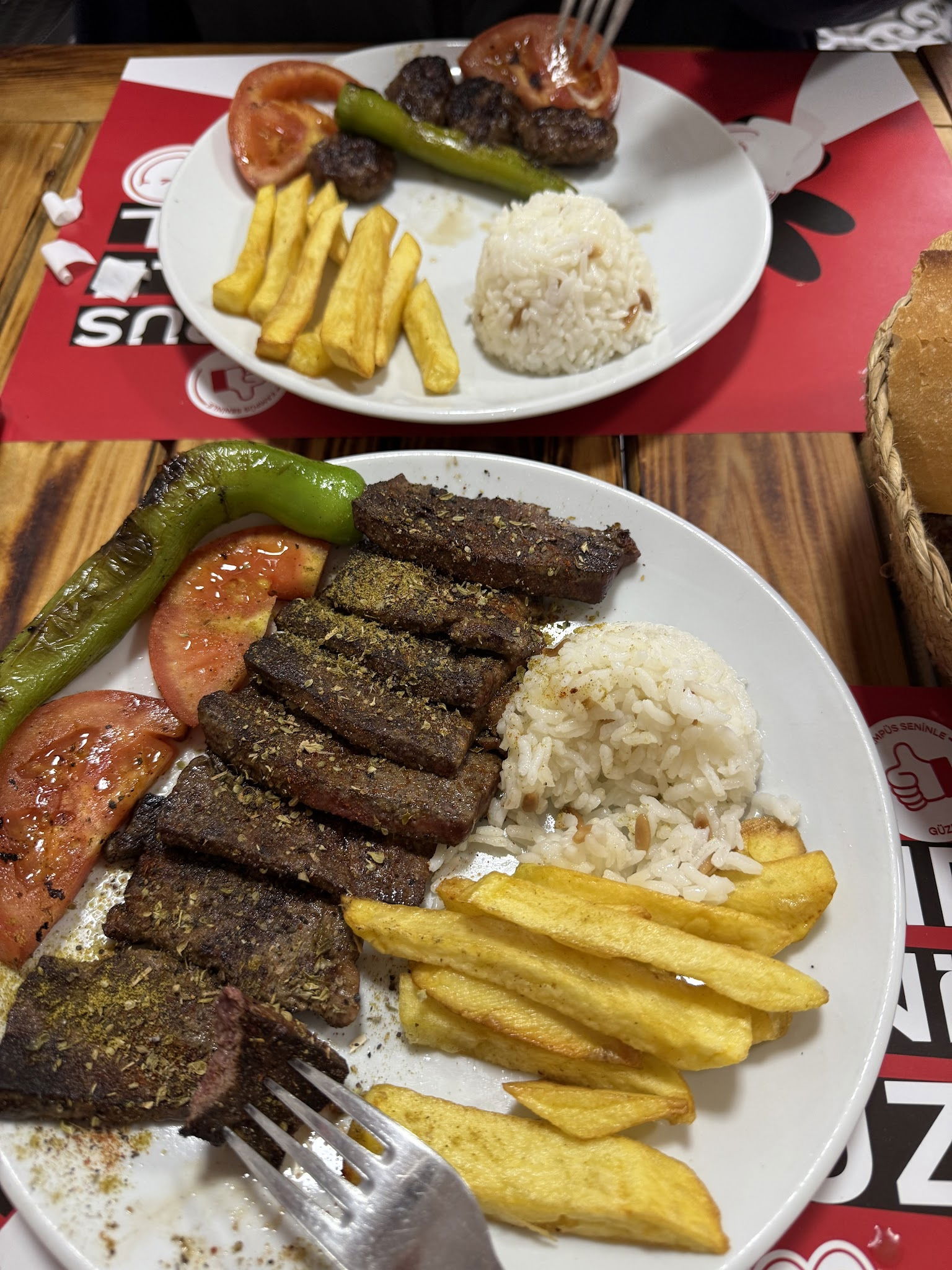 Palanın Yeri Köfte Salonu