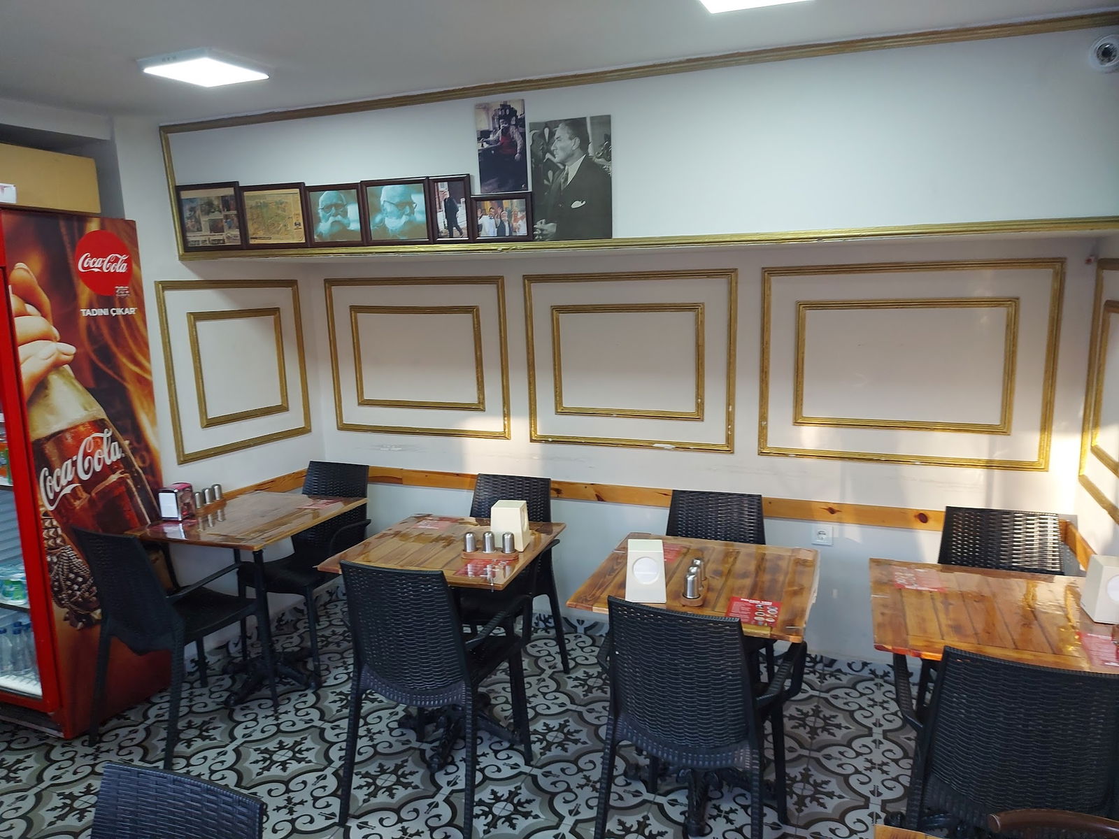 Palanın Yeri Köfte Salonu