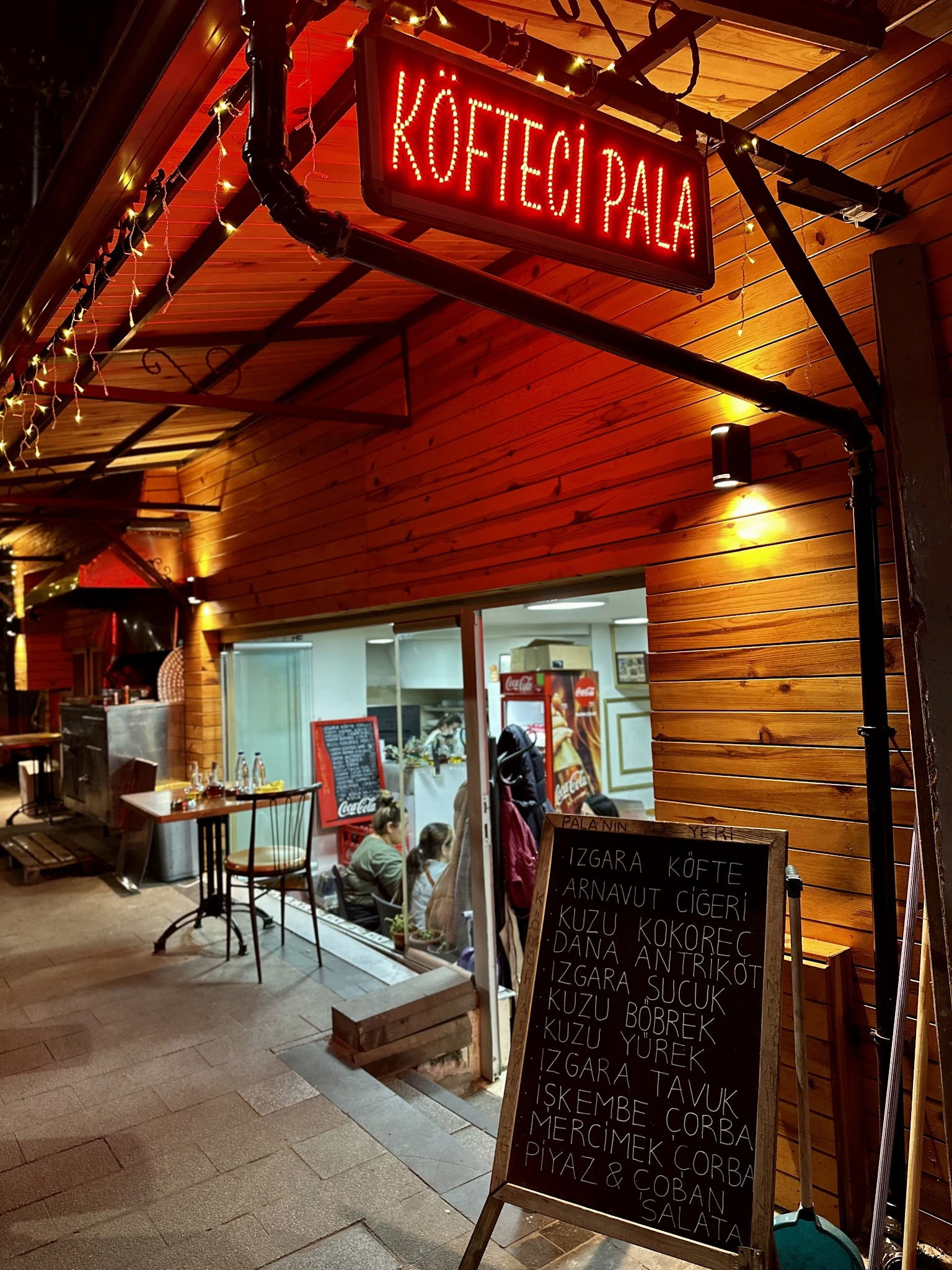 Palanın Yeri Köfte Salonu