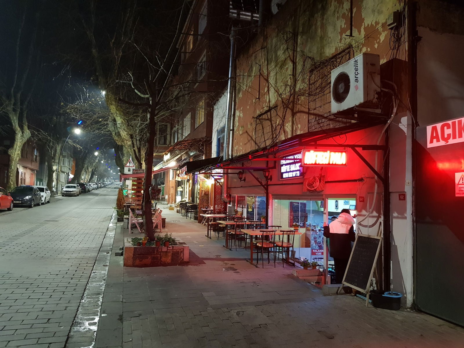 Palanın Yeri Köfte Salonu