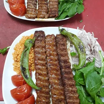Urfali İki̇zler Dürüm Evi̇ Ve Kebap Salonu resimleri