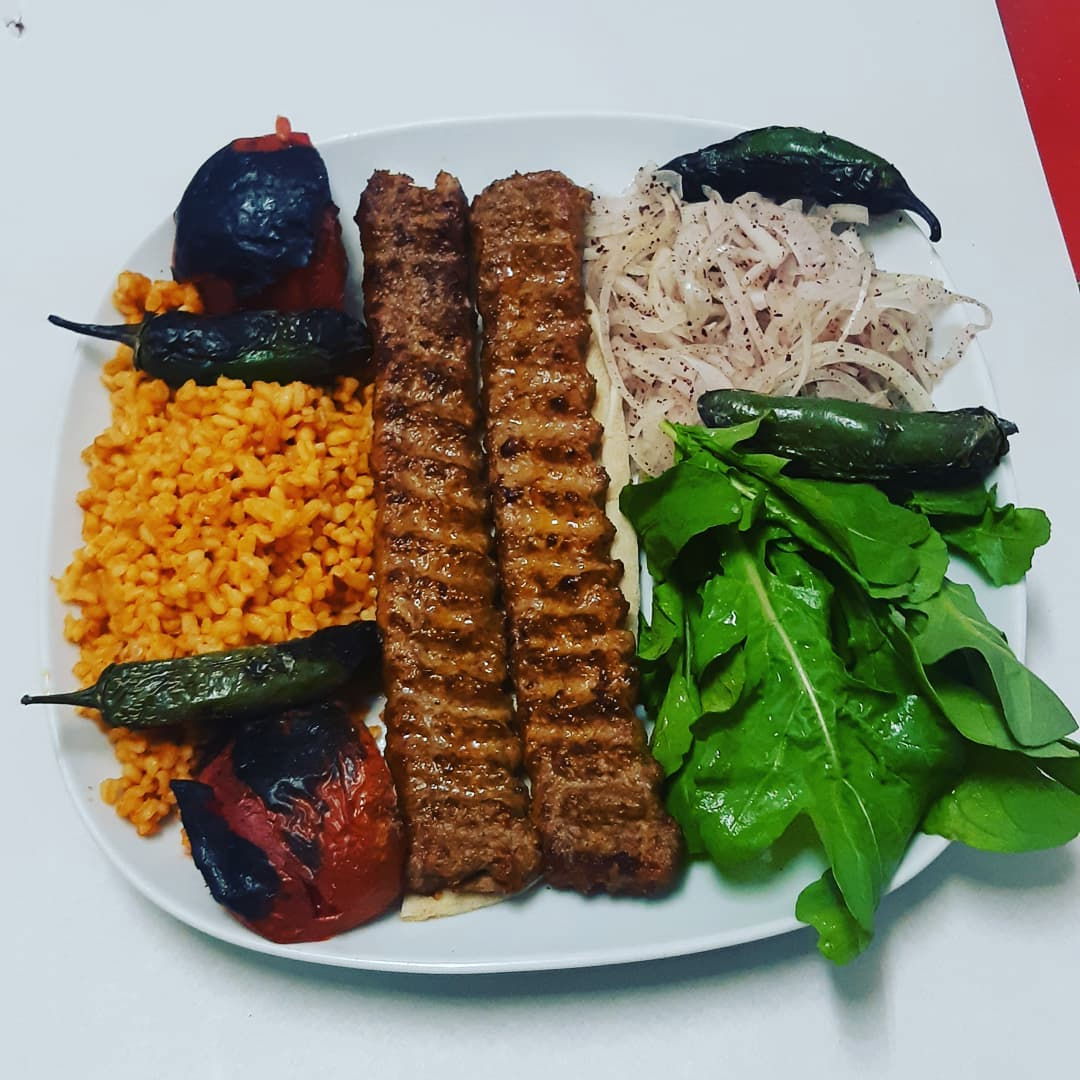 Urfali İki̇zler Dürüm Evi̇ Ve Kebap Salonu
