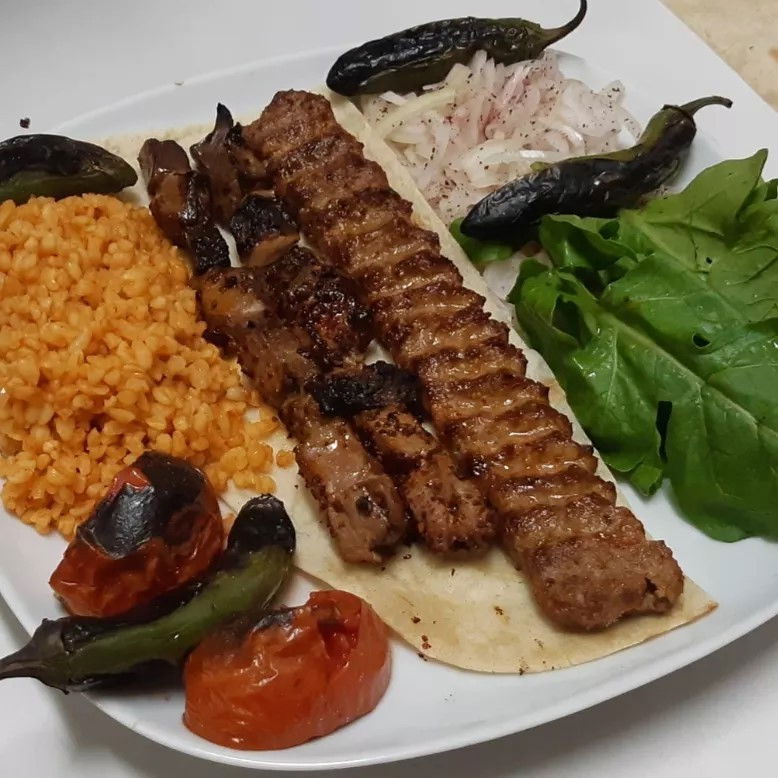 Urfali İki̇zler Dürüm Evi̇ Ve Kebap Salonu