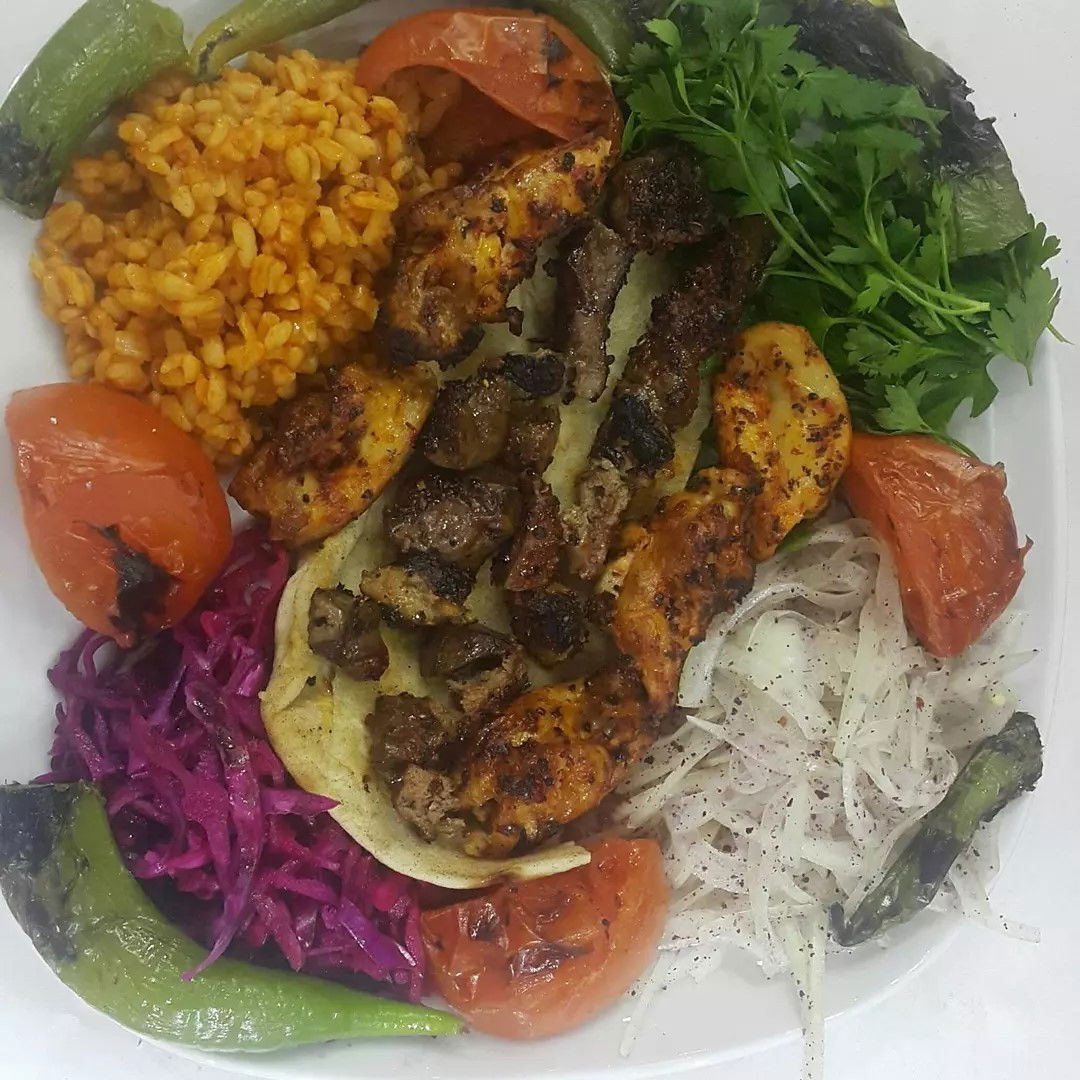 Urfali İki̇zler Dürüm Evi̇ Ve Kebap Salonu