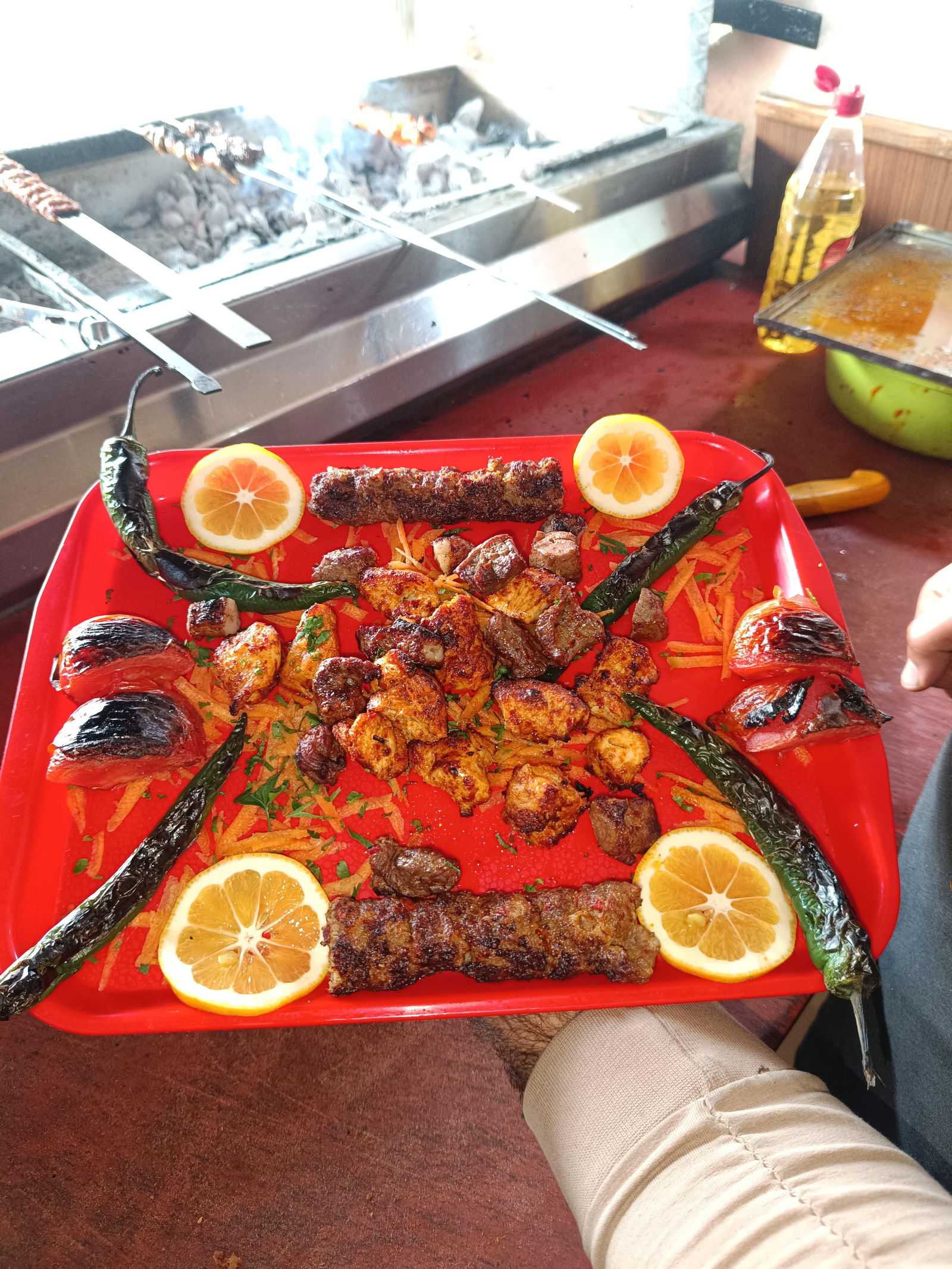 Teki̇N Kebab Salonu