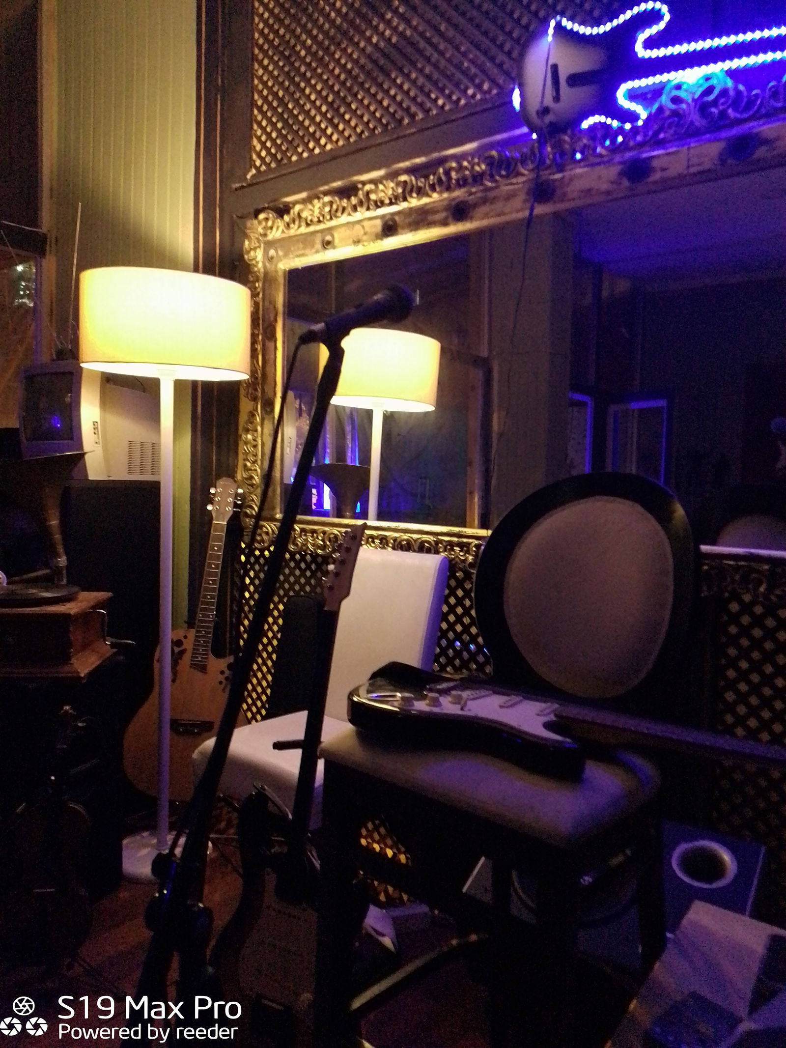 Melody Karaoke Coffy