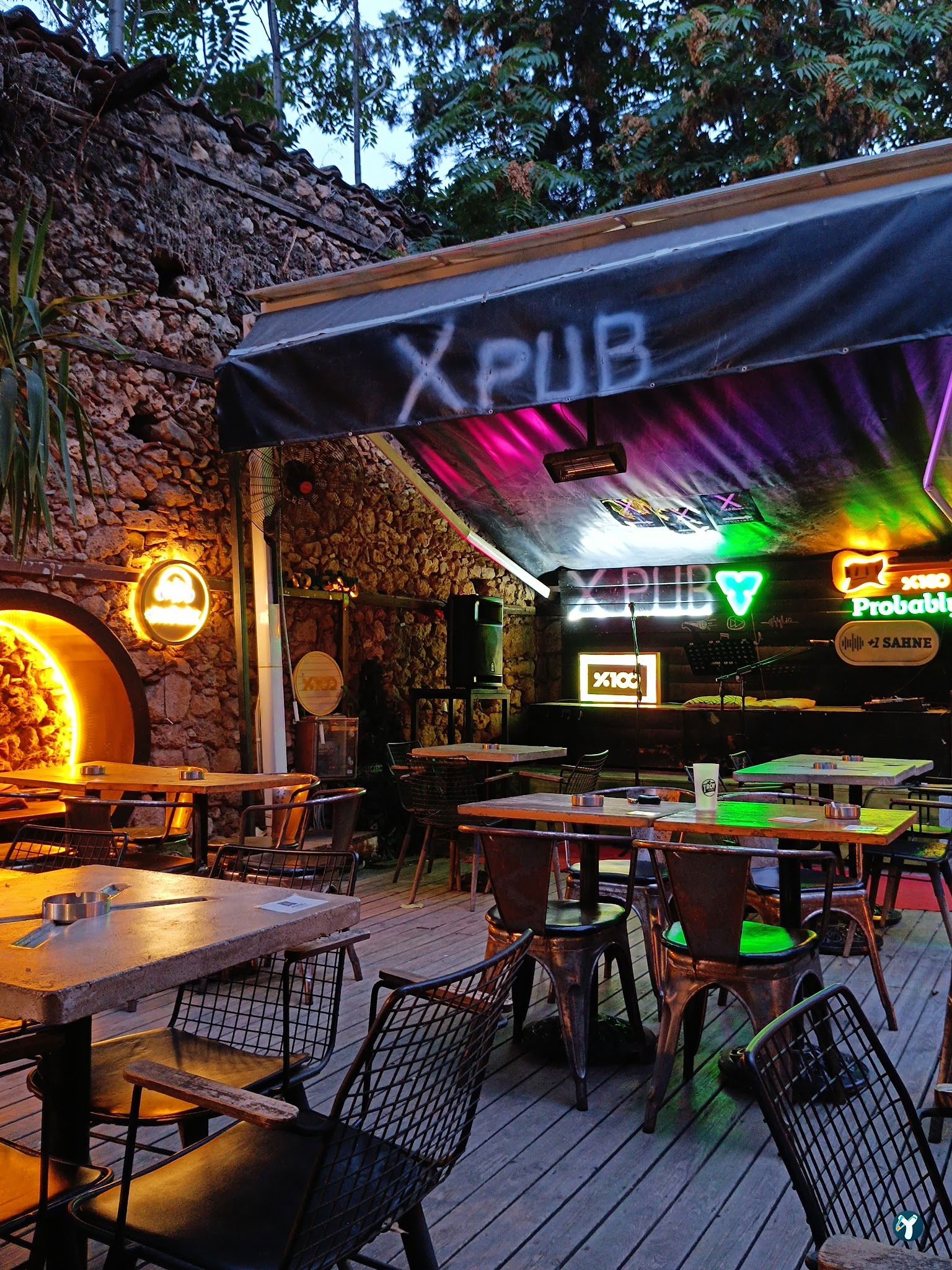 X Pub&Bistro&Otel Karaoke