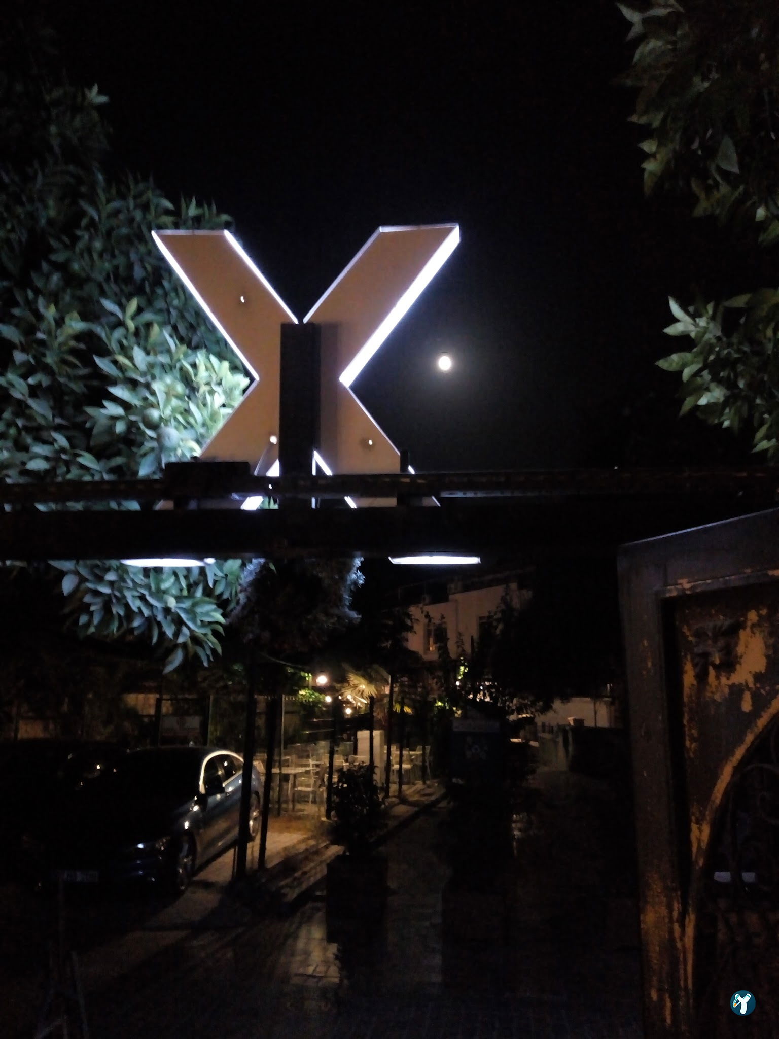 X Pub&Bistro&Otel Karaoke