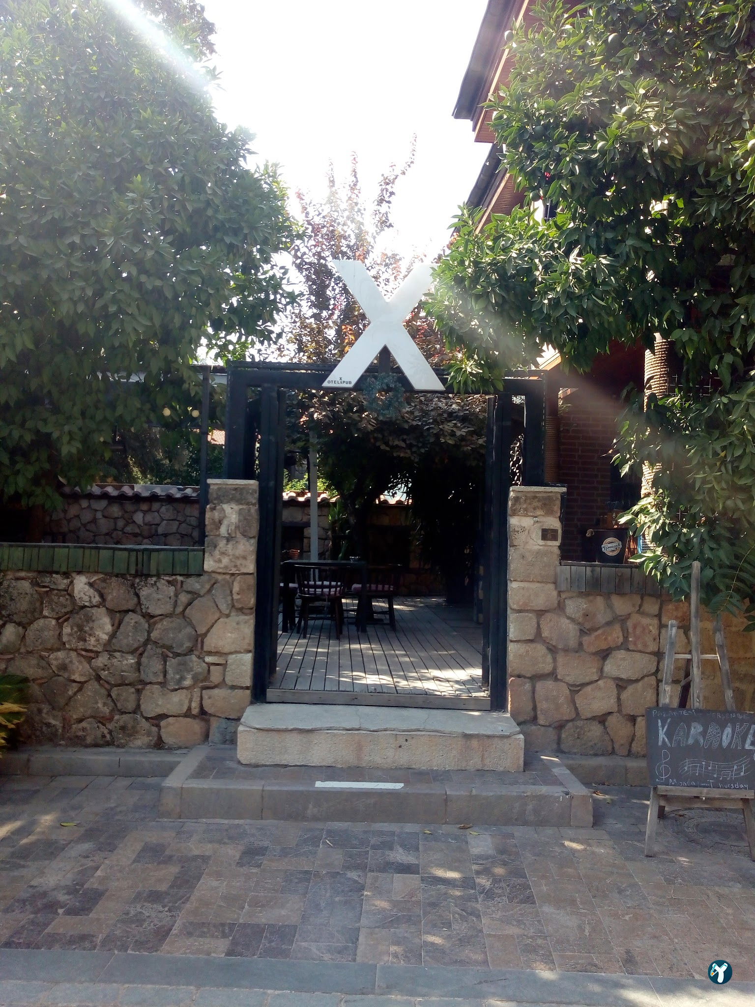 X Pub&Bistro&Otel Karaoke