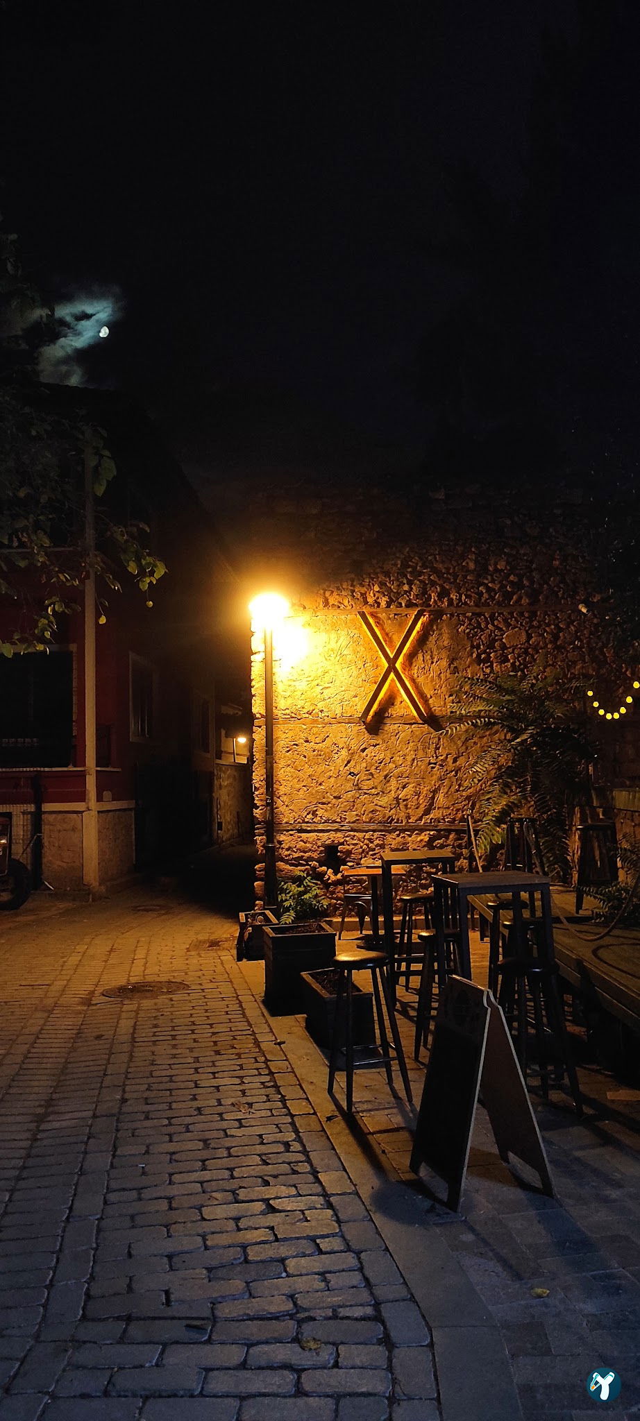 X Pub&Bistro&Otel Karaoke