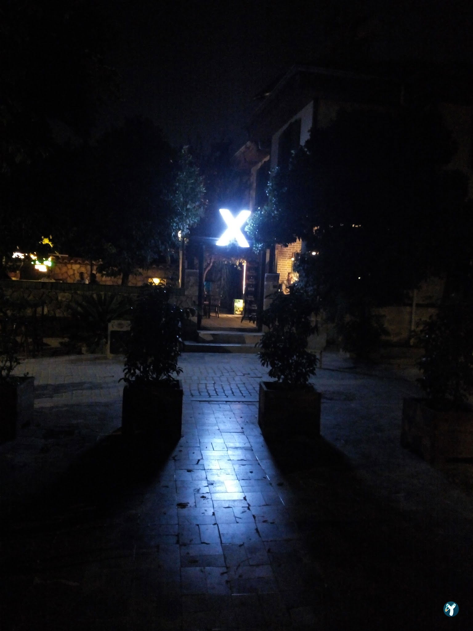 X Pub&Bistro&Otel Karaoke