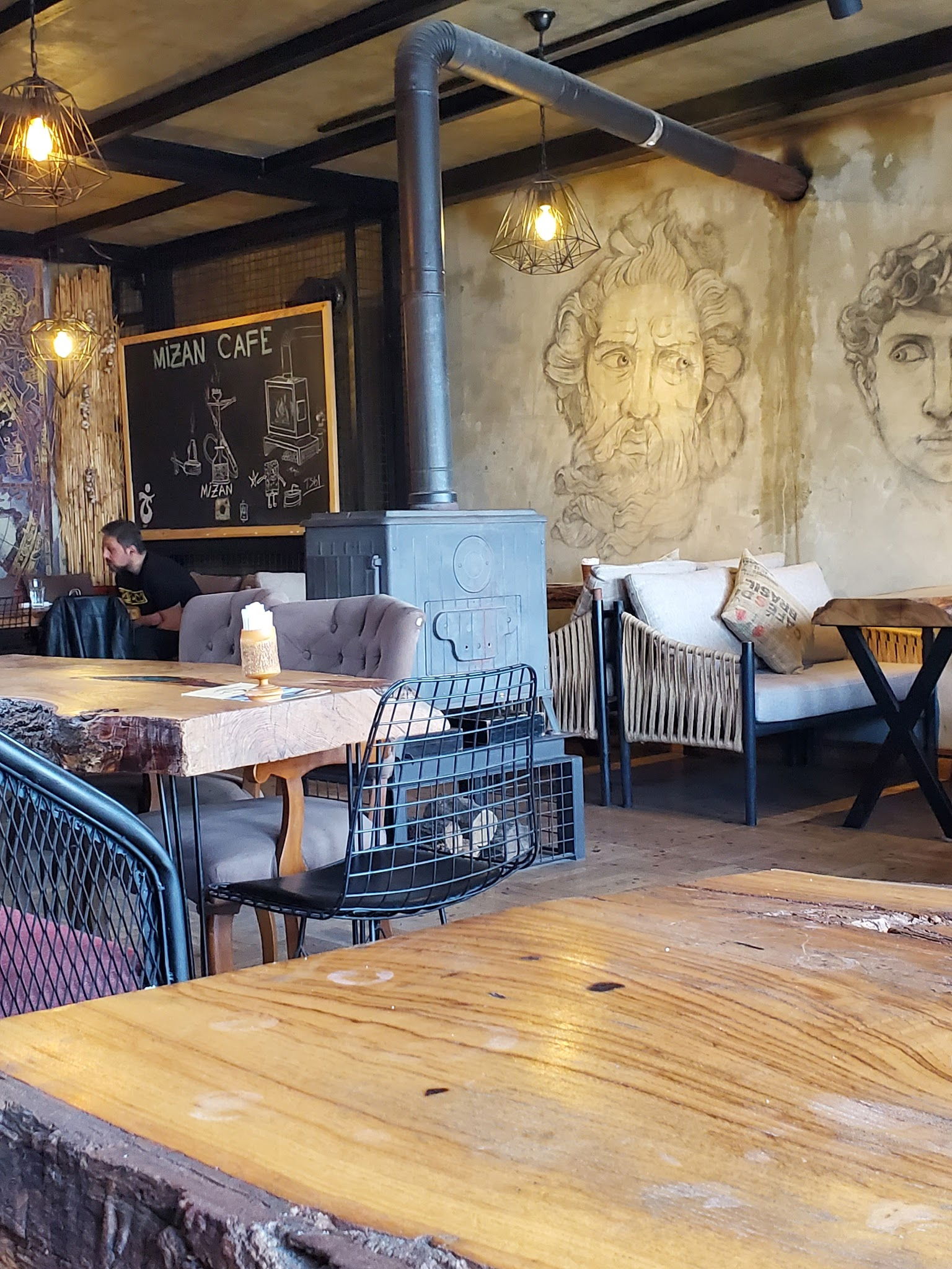 Mizan Cafe & Hookah