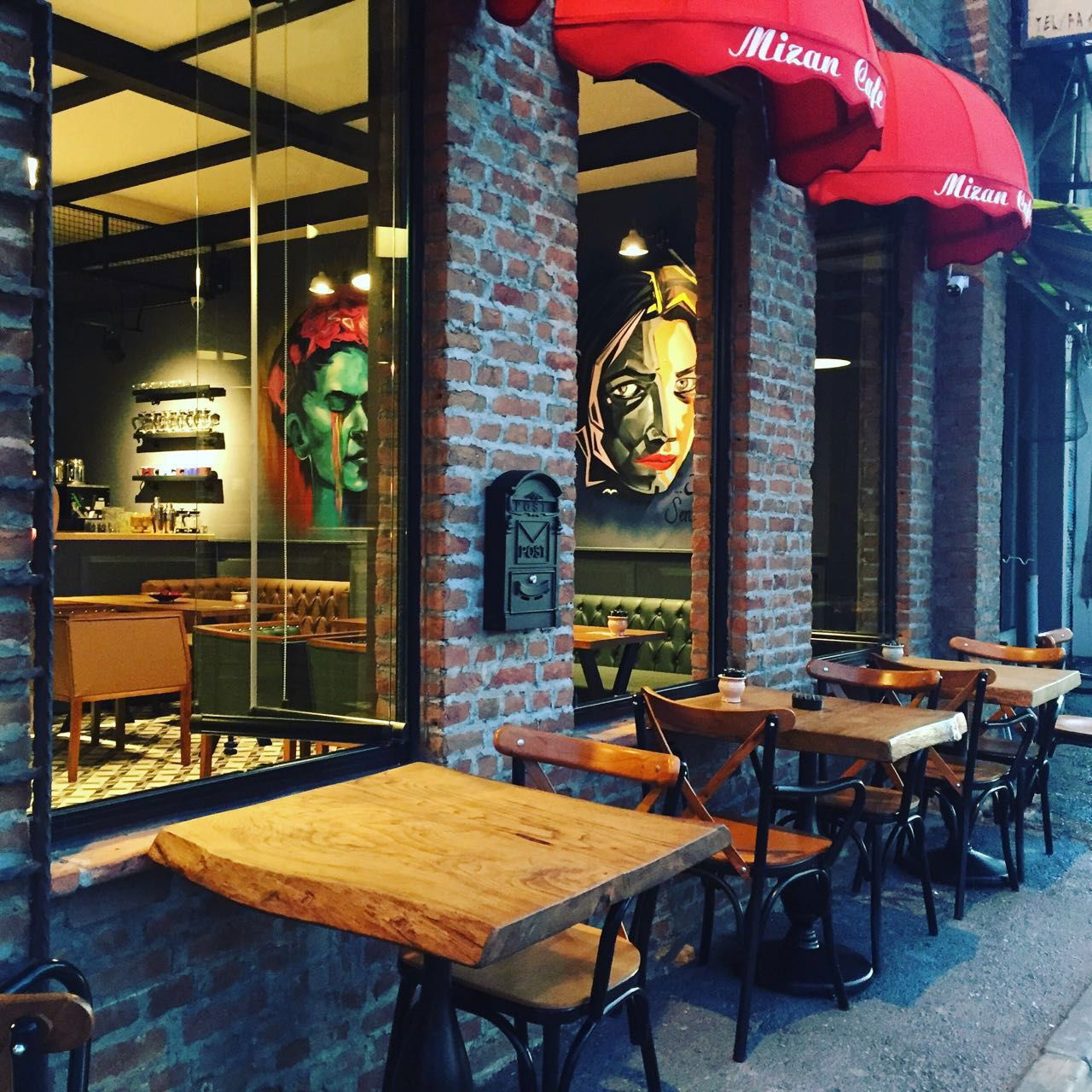 Mizan Cafe & Hookah