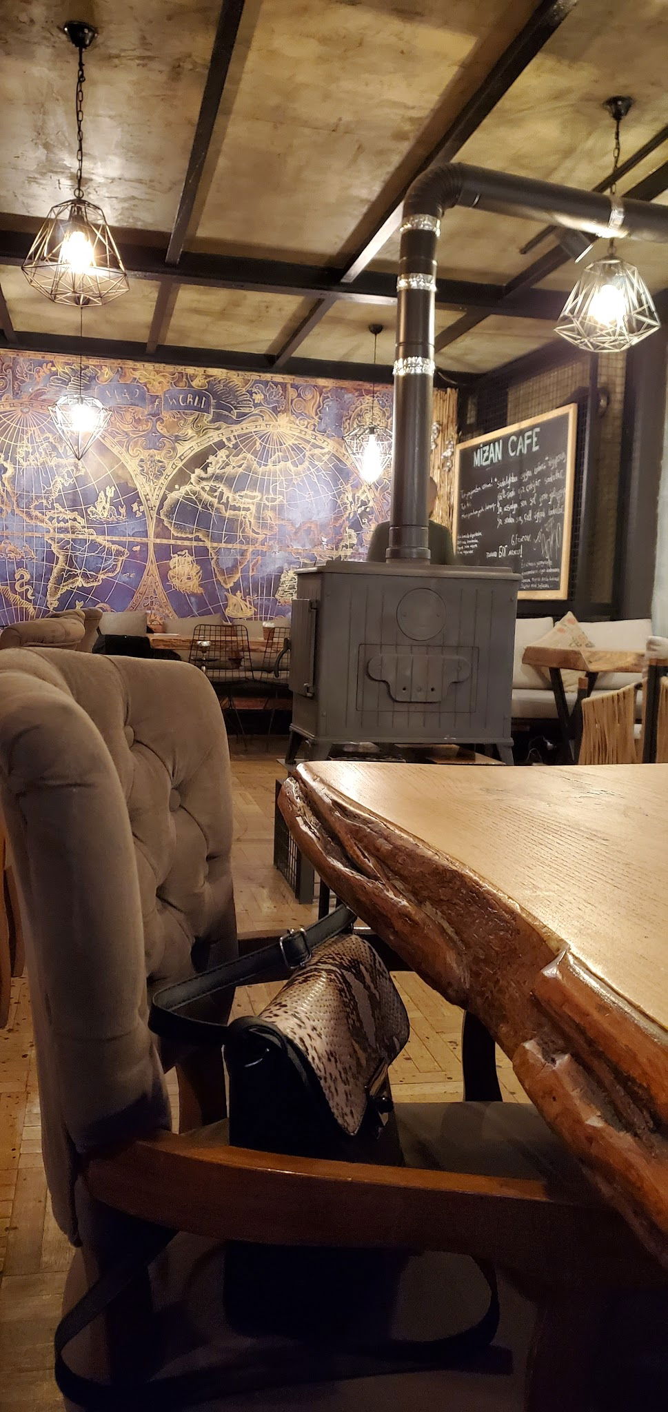 Mizan Cafe & Hookah