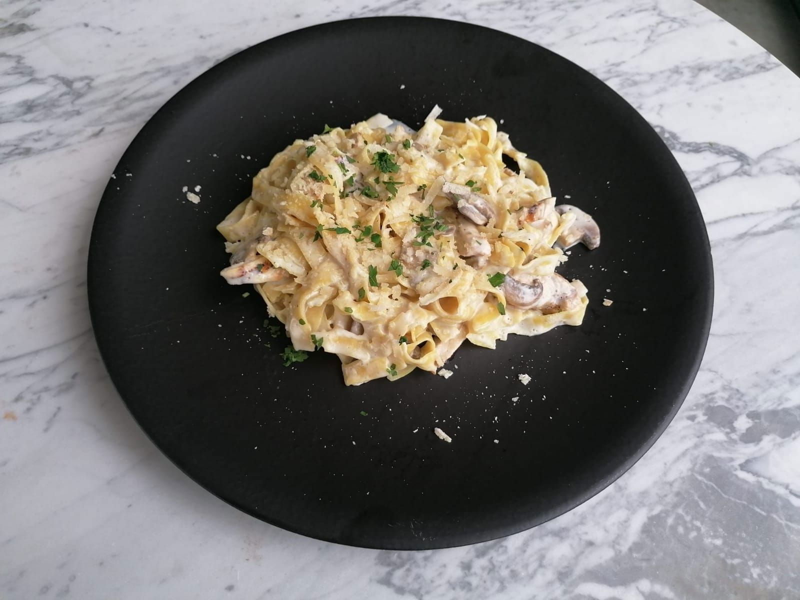 Kremalı Tavuklu Makarna