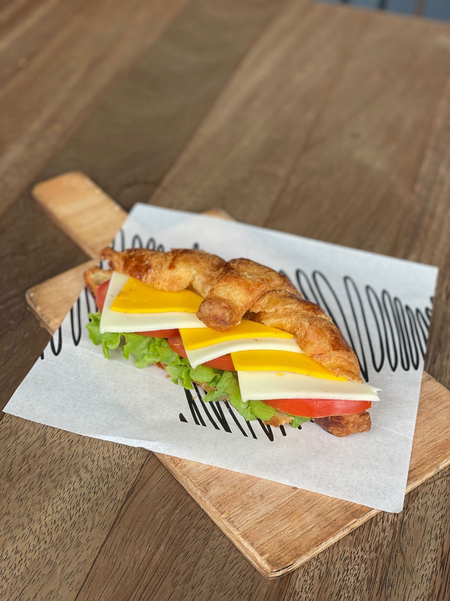 Cheddarlı Kruvasan Sandviç