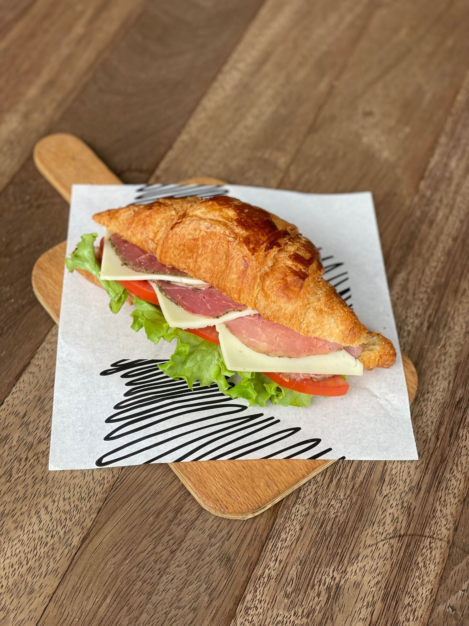 Füme Etli Kruvasan Sandviç