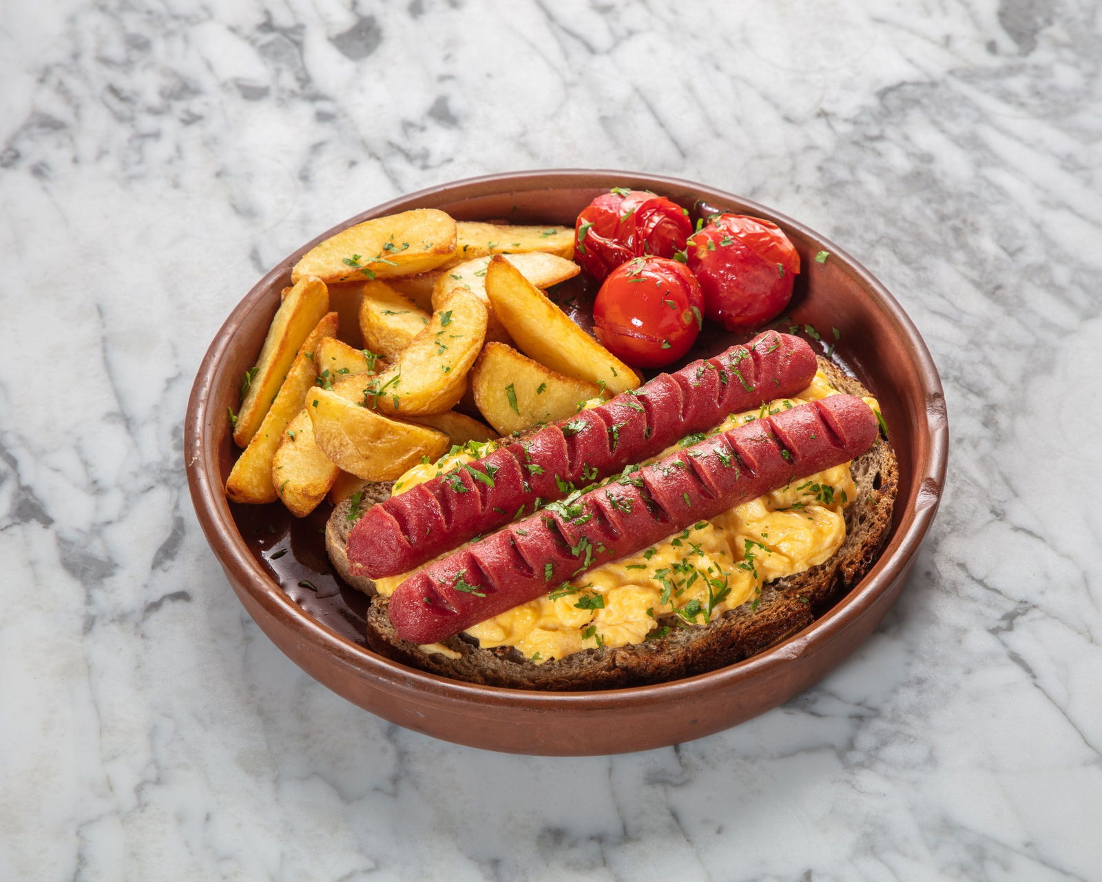 Ekmek Üstü Çırpılmış Yumurtalı Sosis Tabağı