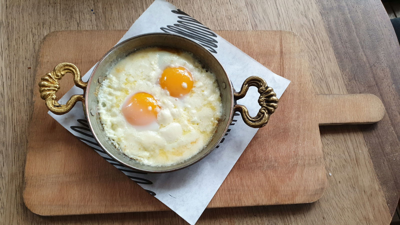 Sahanda Peynirli Yumurta