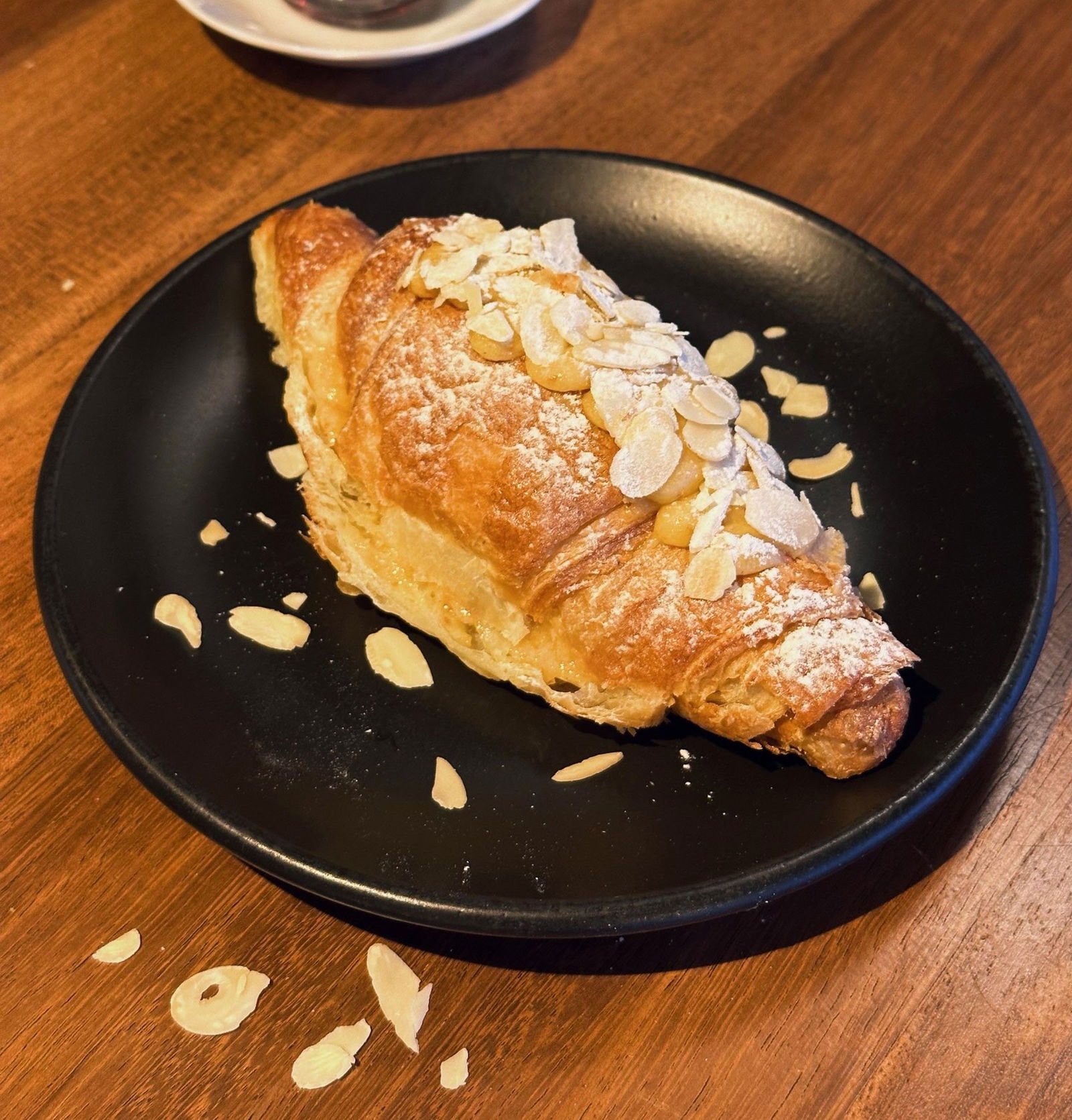 Badem Kremalı Kruvasan