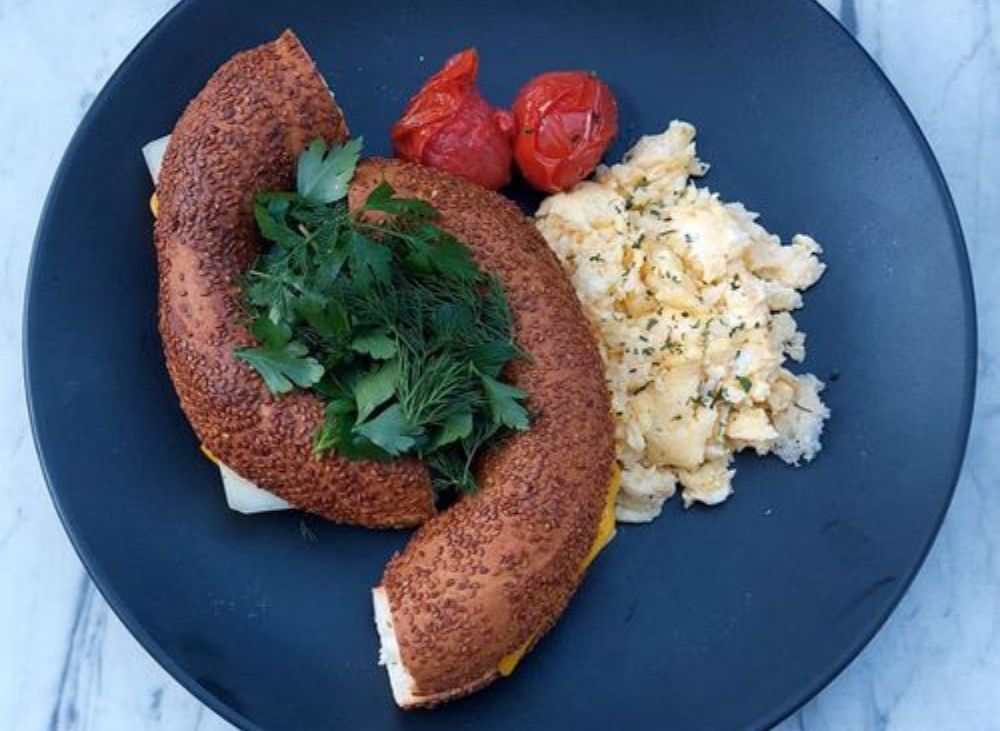 Fırında Peynirli Simit & Çırpılmış Yumurta