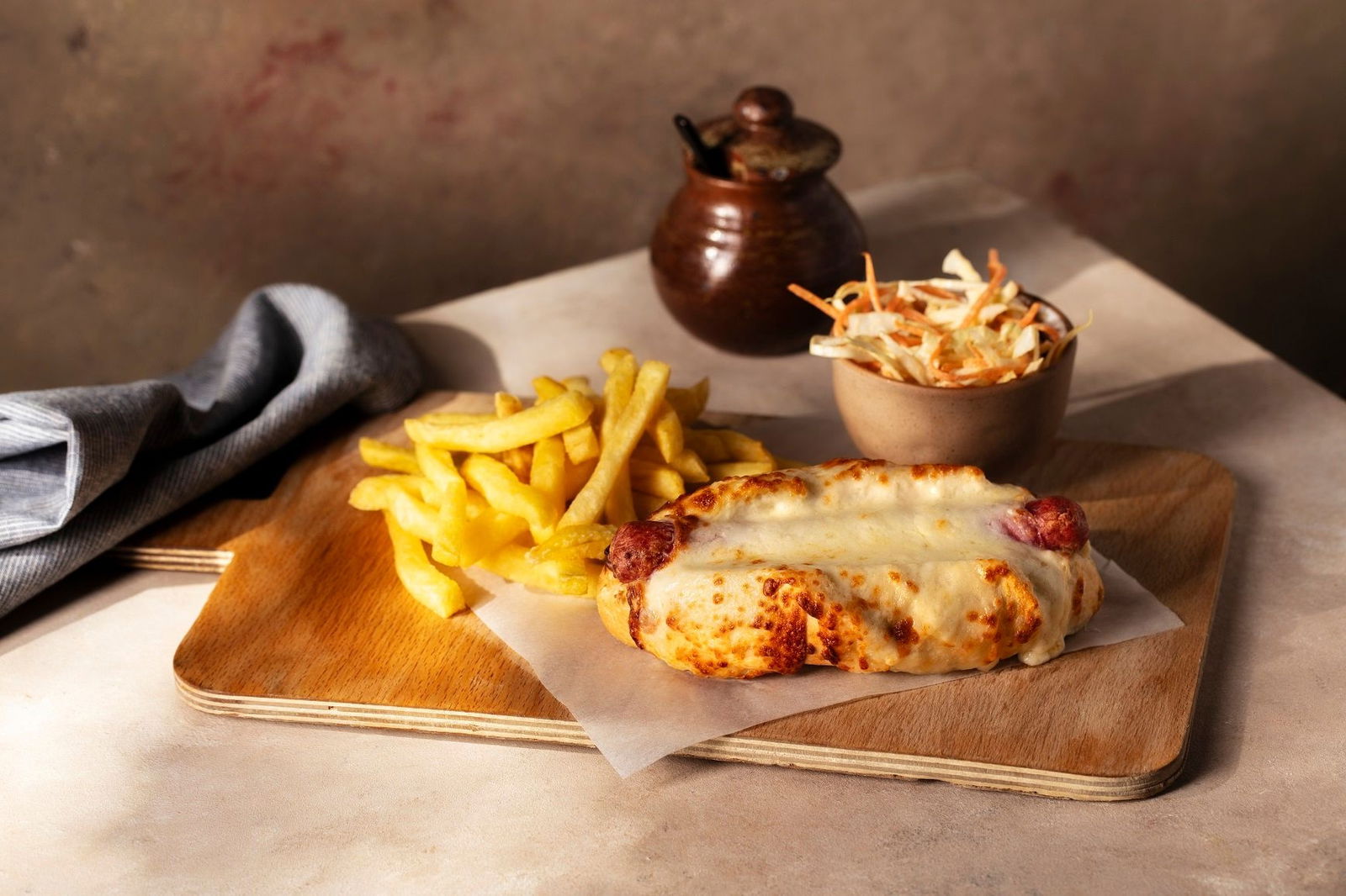 Dana Sosisli Sandviç