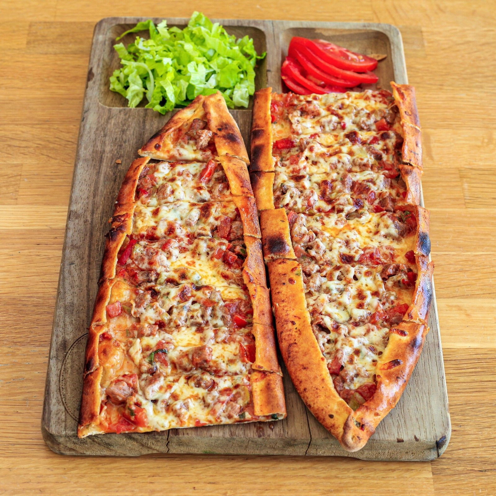 Kuşbaşılı Kaşarlı Pide
