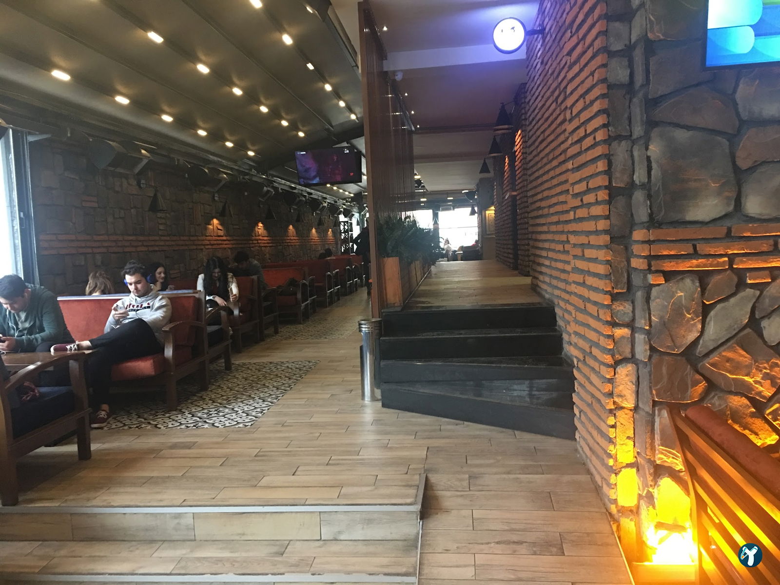 Mist Coffee & Lounge