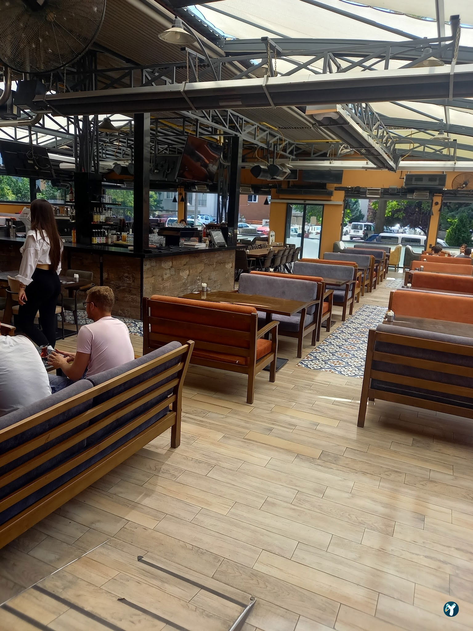Mist Coffee & Lounge