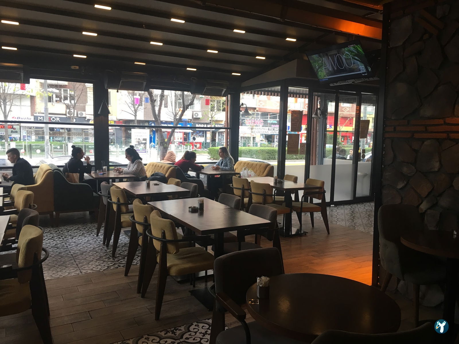 Mist Coffee & Lounge