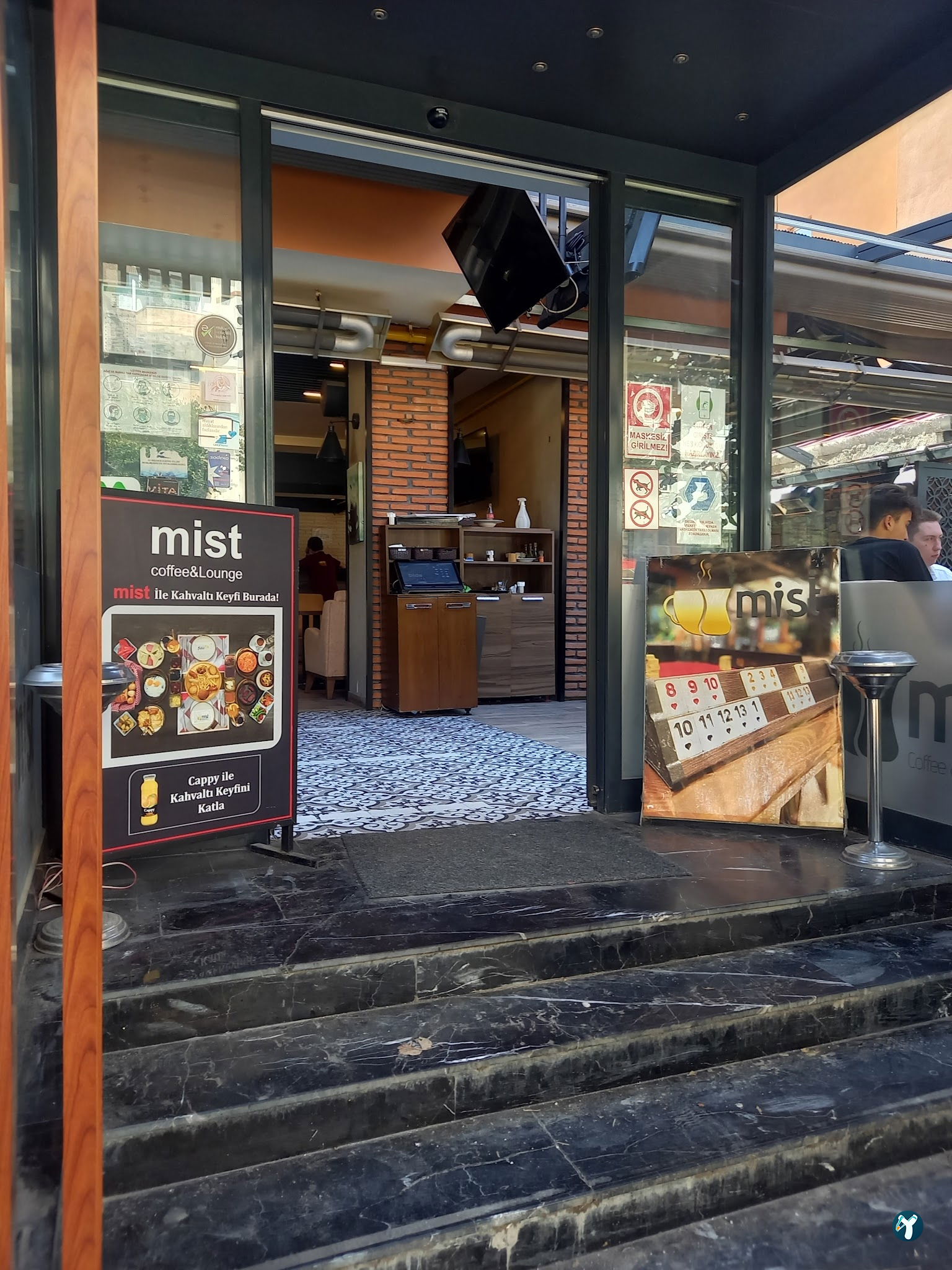 Mist Coffee & Lounge