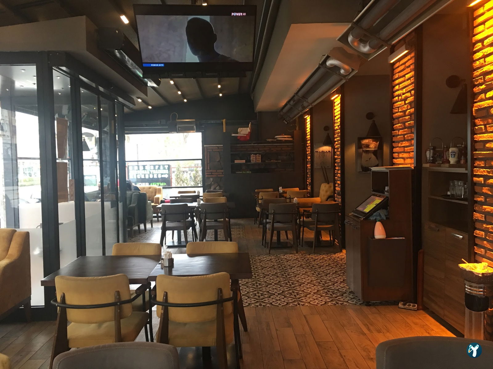 Mist Coffee & Lounge