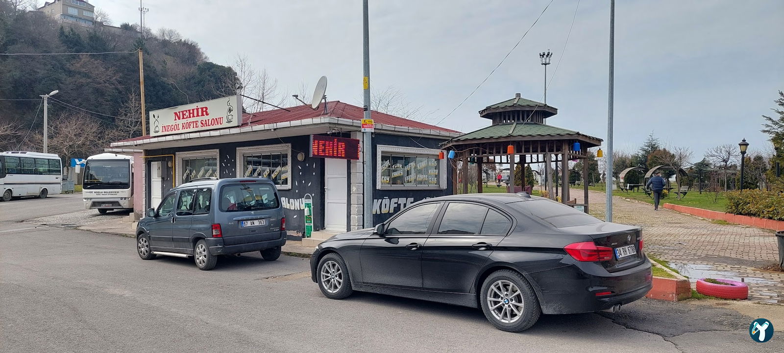 Nehi̇r İnegöl Köfte Salonu