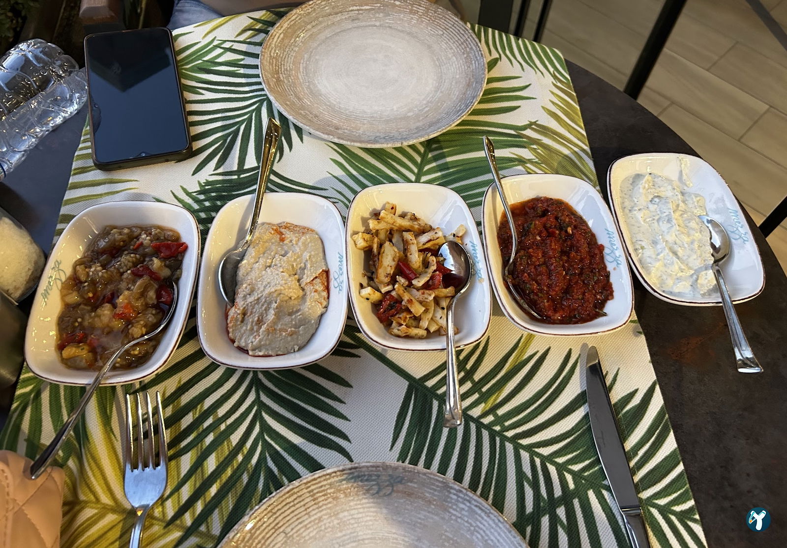 Mezza Gurme, Restoran & Market