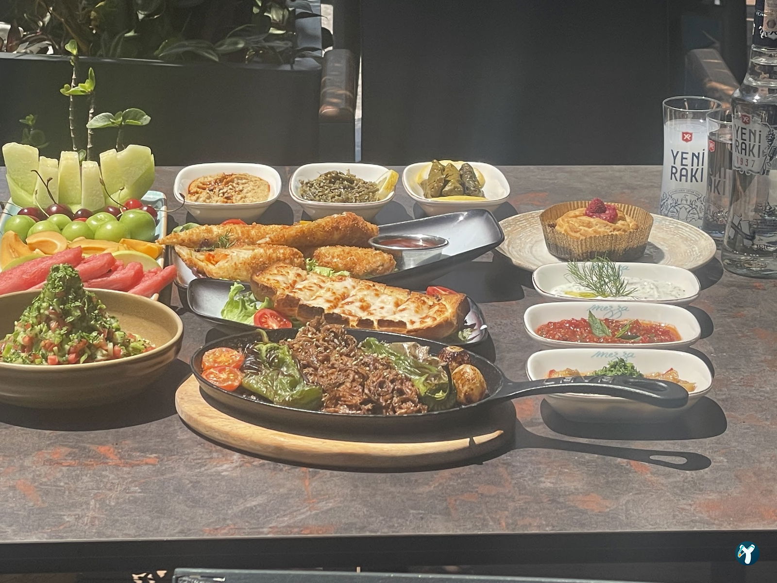 Mezza Gurme, Restoran & Market