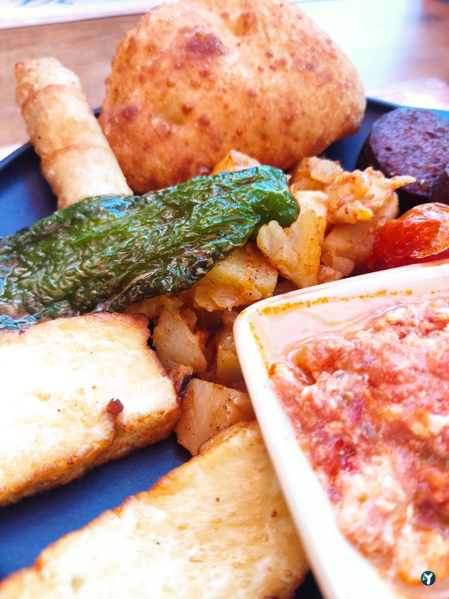 Mezza Gurme, Restoran & Market
