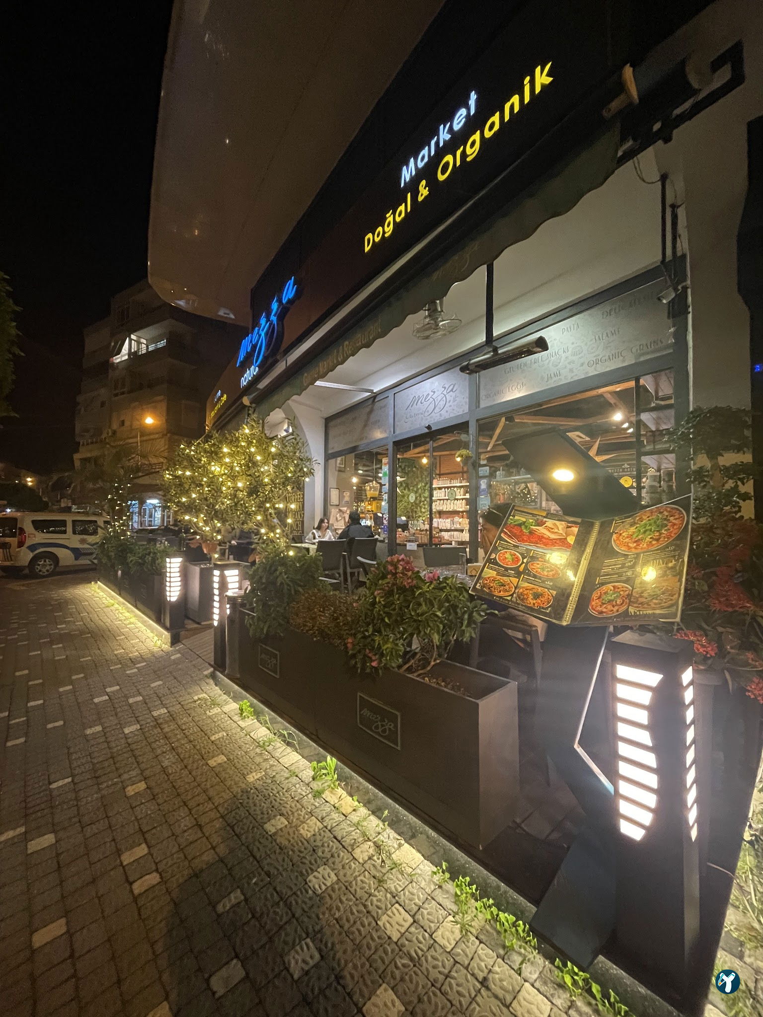 Mezza Gurme, Restoran & Market
