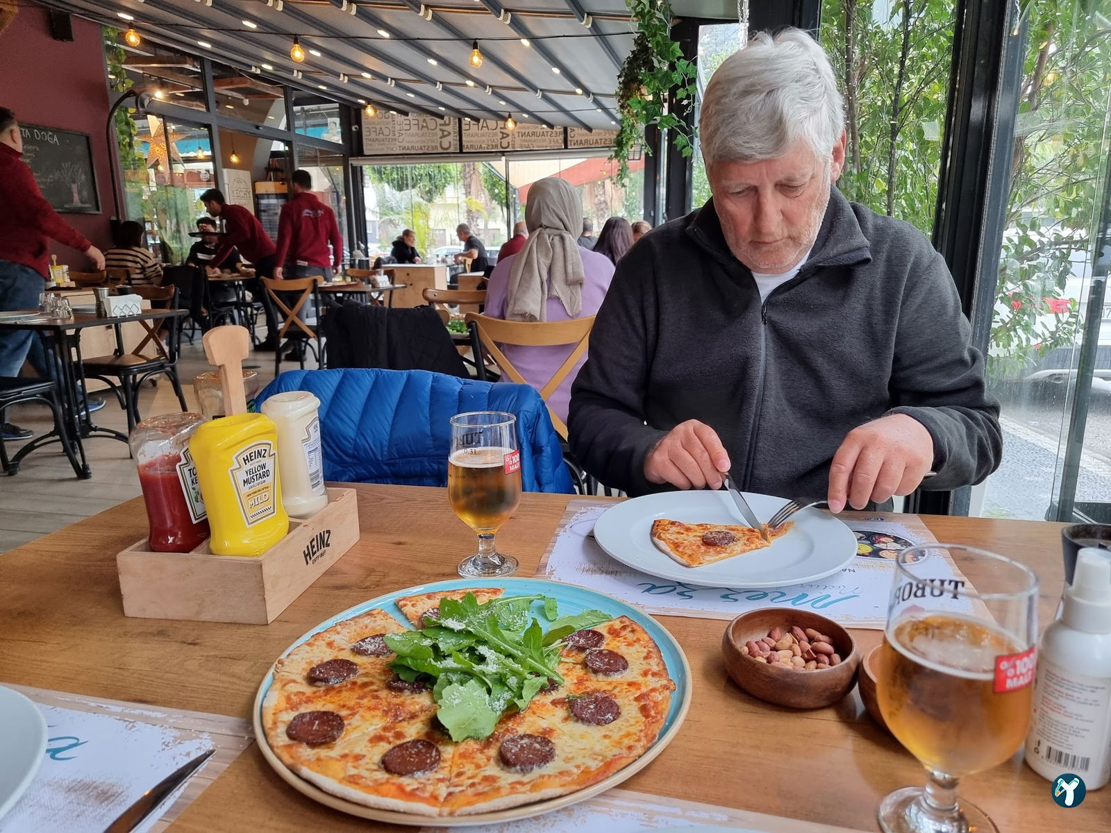 Mezza Gurme, Restoran & Market