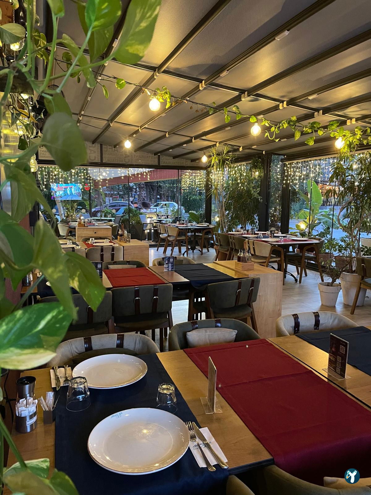Mezza Gurme, Restoran & Market
