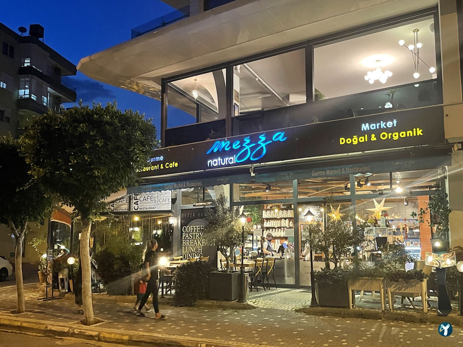 Mezza Gurme, Restoran & Market