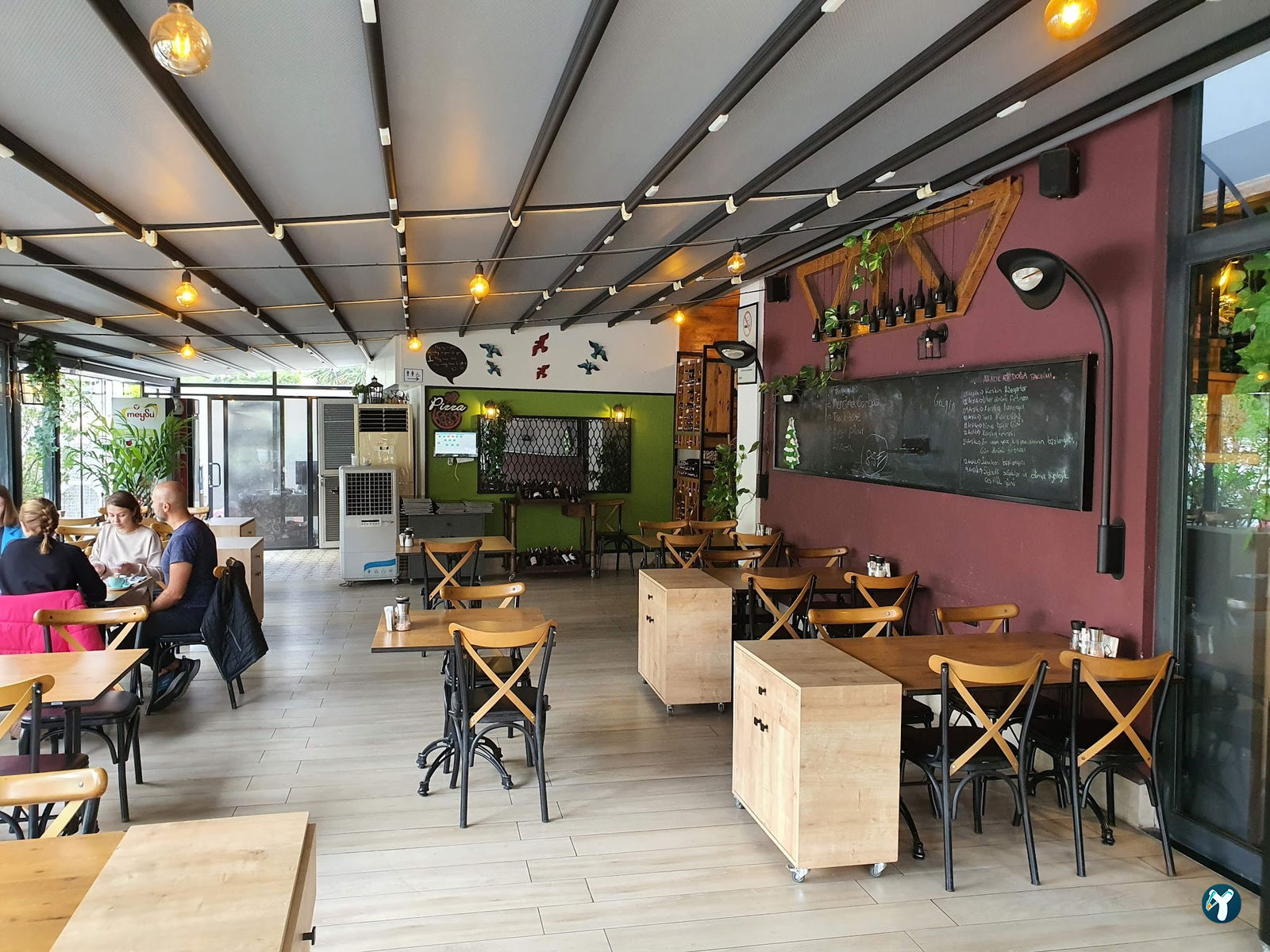 Mezza Gurme, Restoran & Market