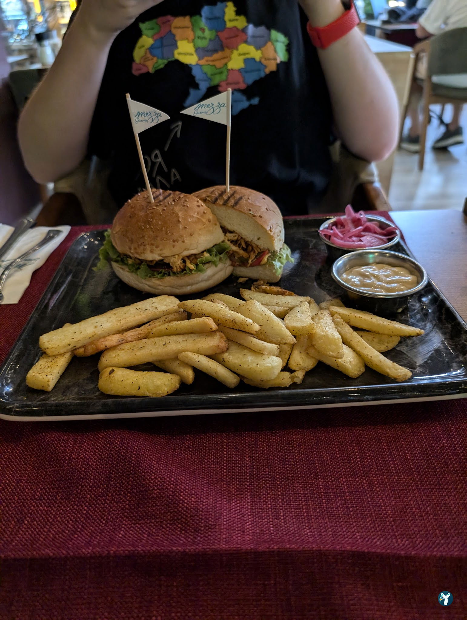 Mezza Gurme, Restoran & Market