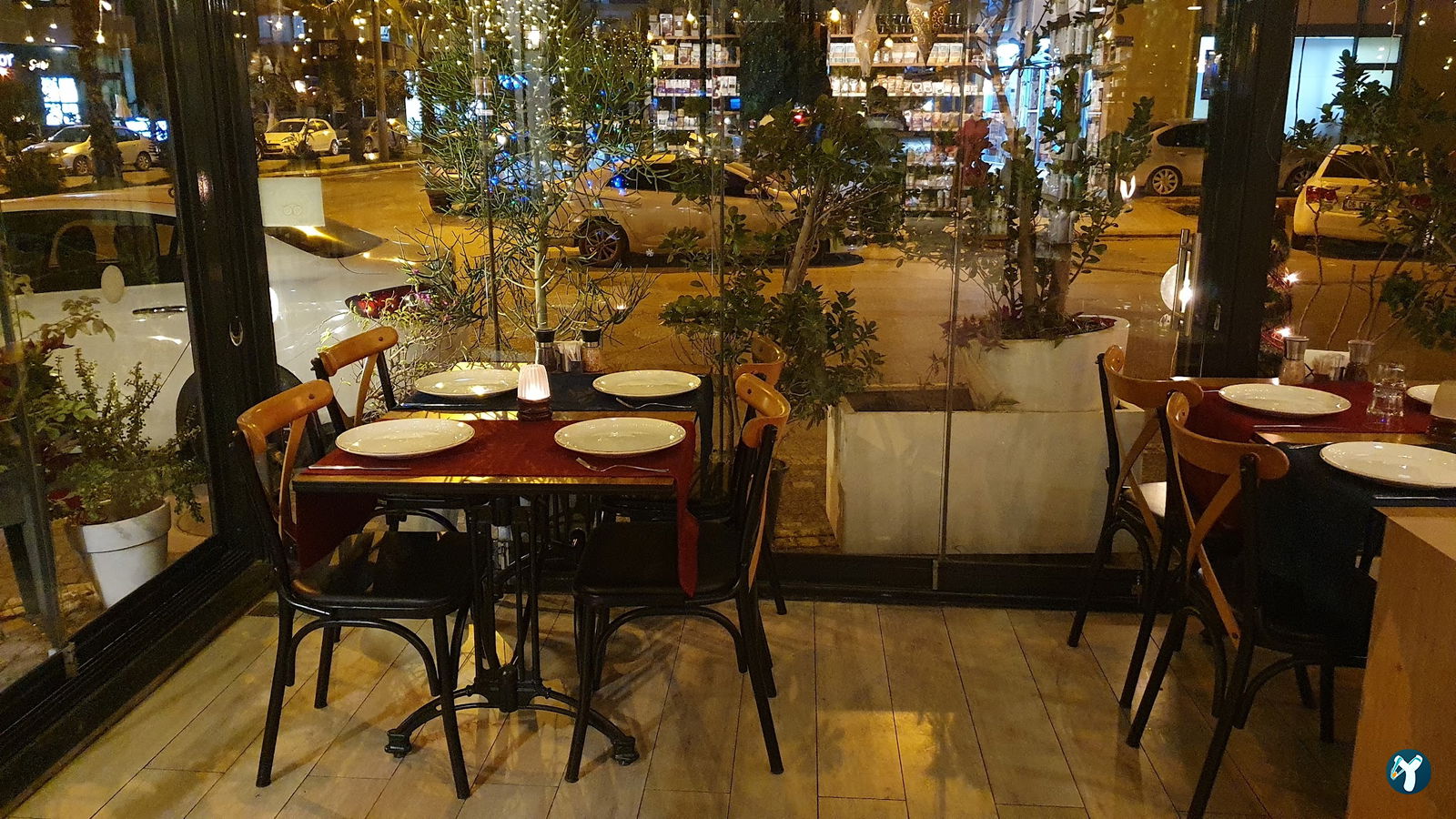 Mezza Gurme, Restoran & Market
