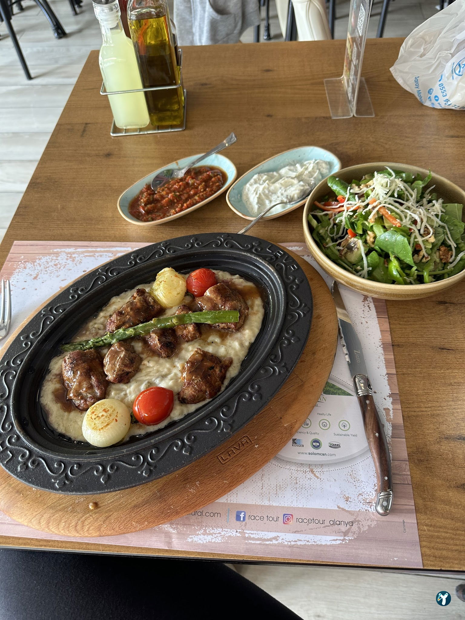 Mezza Gurme, Restoran & Market