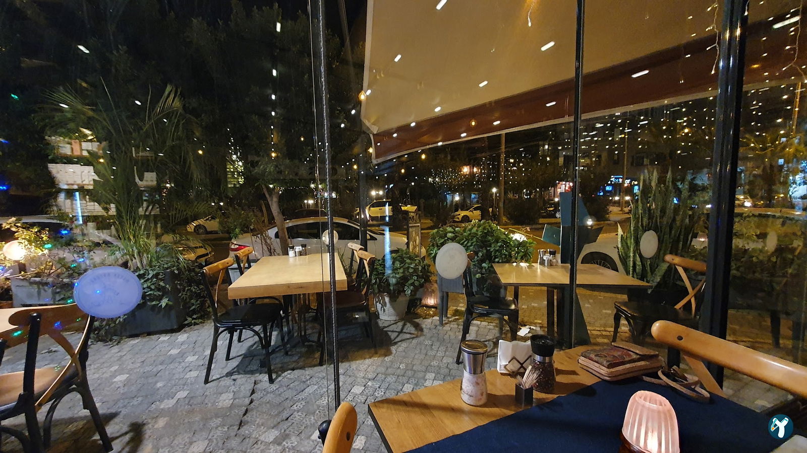 Mezza Gurme, Restoran & Market