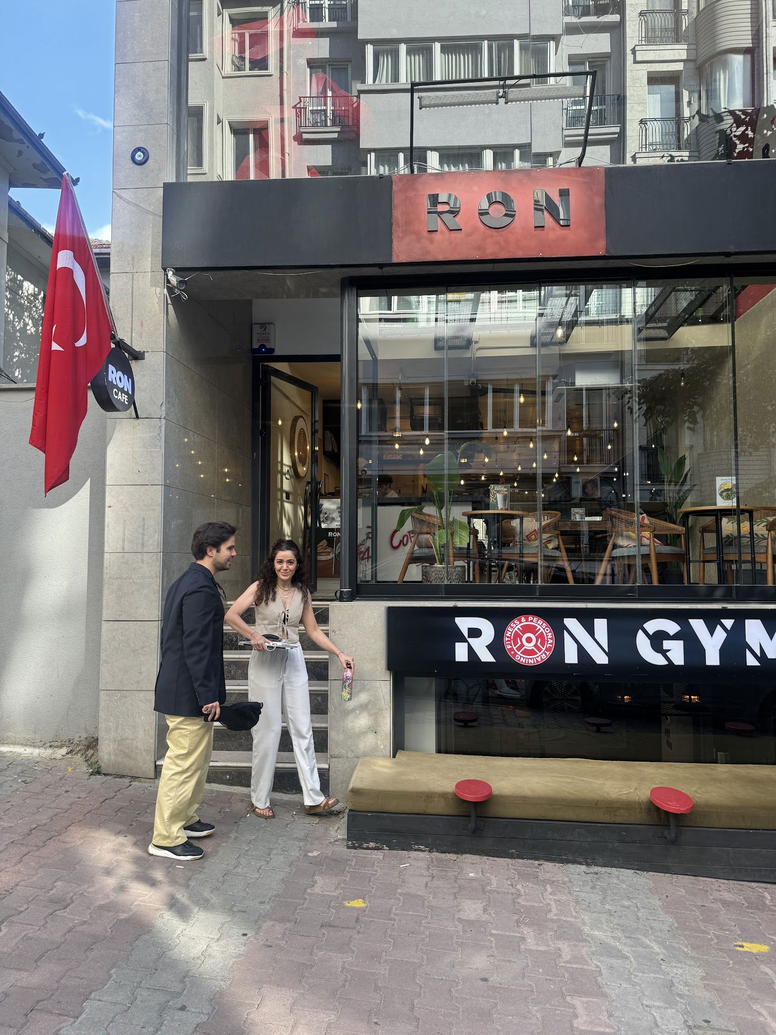Ron Cafe