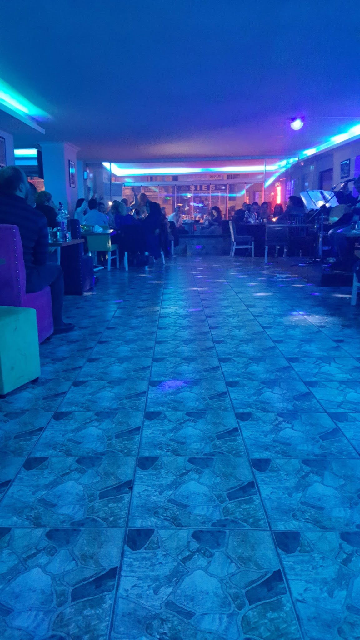 Lale Cafe & Restaurant