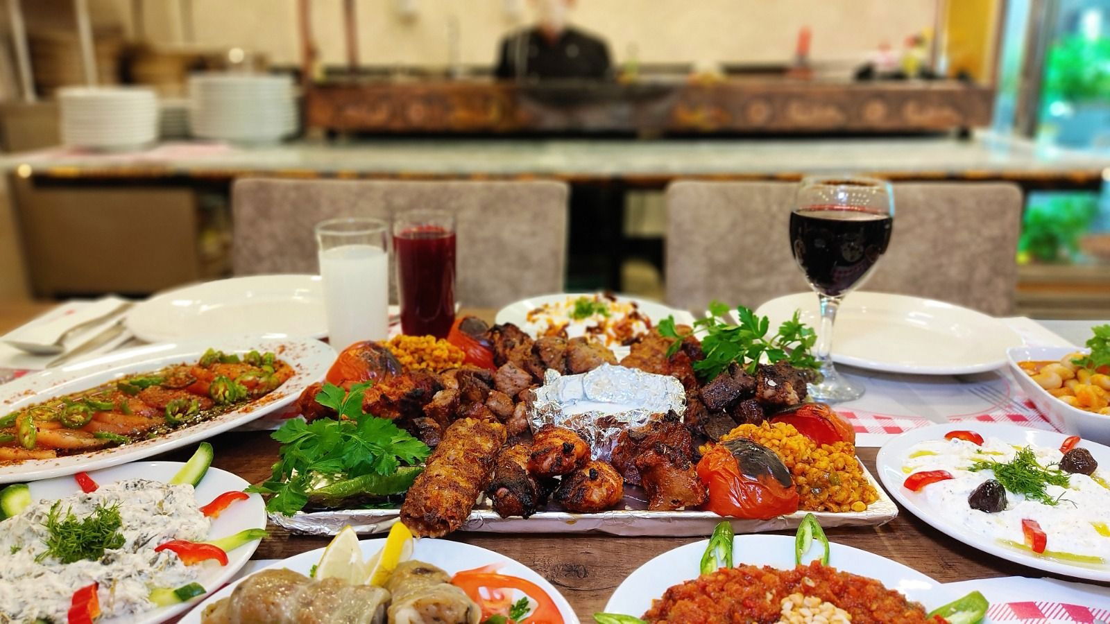 Lale Cafe & Restaurant