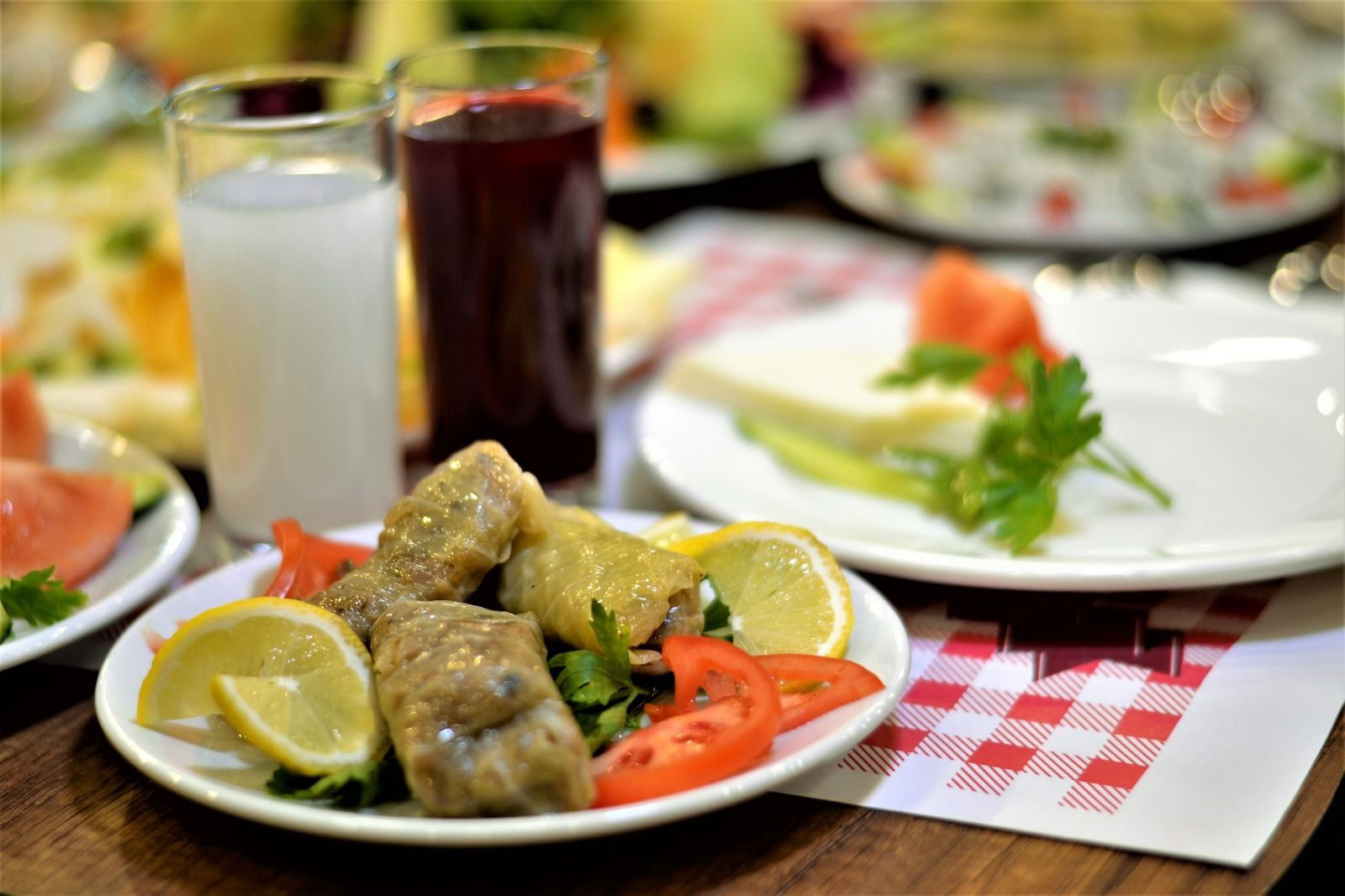 Lale Cafe & Restaurant